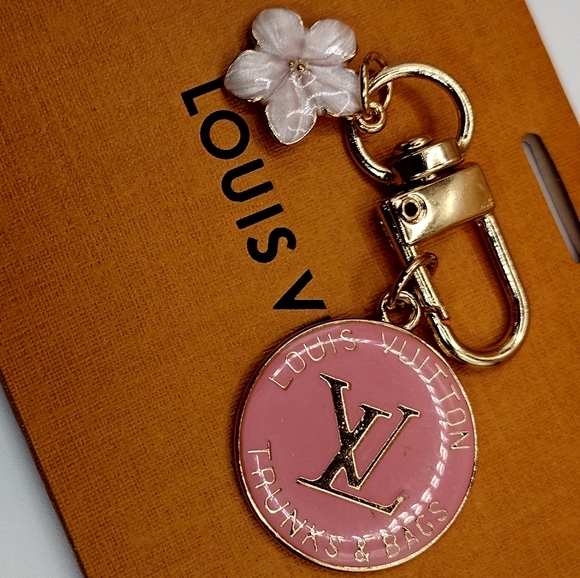 LOUIS VUITTON LV ZIPPER PULL CHARM - Pink 25MM - Picture 7 of 7